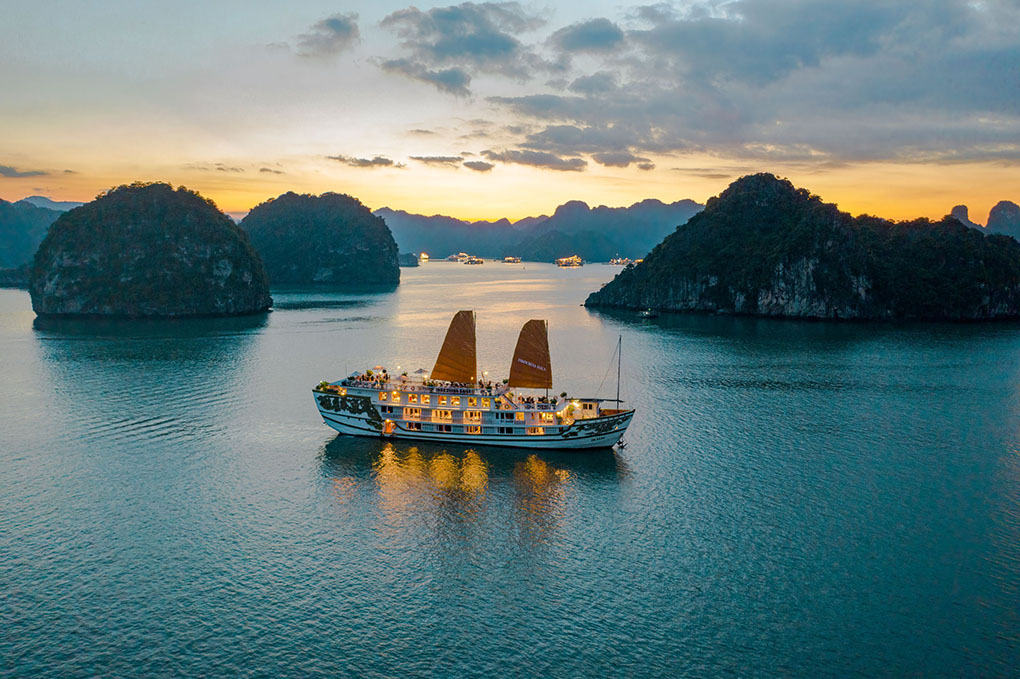 /fm/Files//Package/5 days hanoi and halong/indochinesail1.jpg